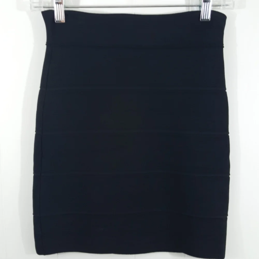 BCBG MAXAZRIA SAMONE POWER SKIRT...💗